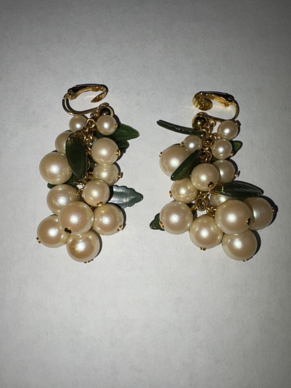 Vintage Avon Faux Pearls & Glass Jade Leaf clip on earrings